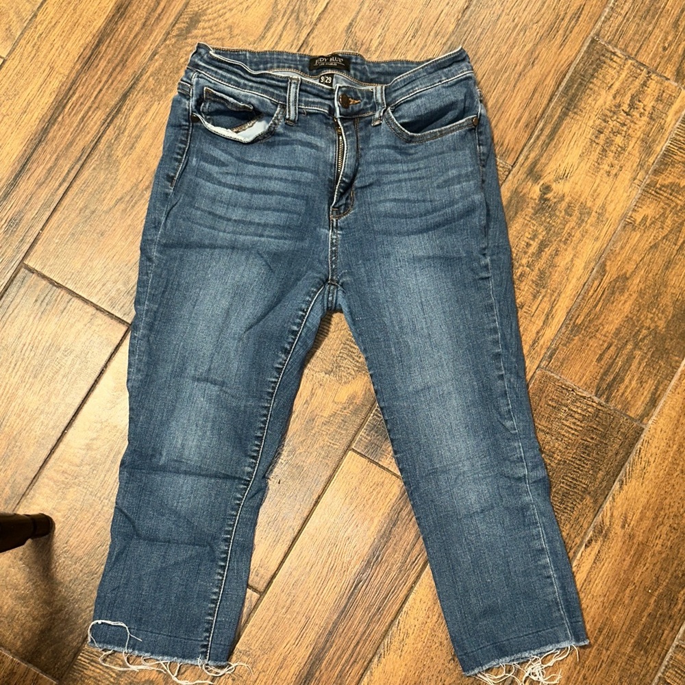 Judy blue Cropped Distressed Blue Jeans